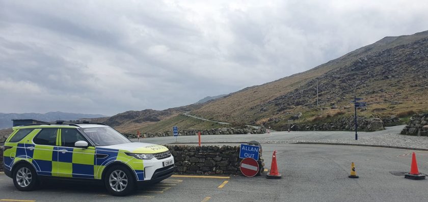 Police voice despair after stopping group of 10 who travelled to North Wales from London to walk in Snowdonia
