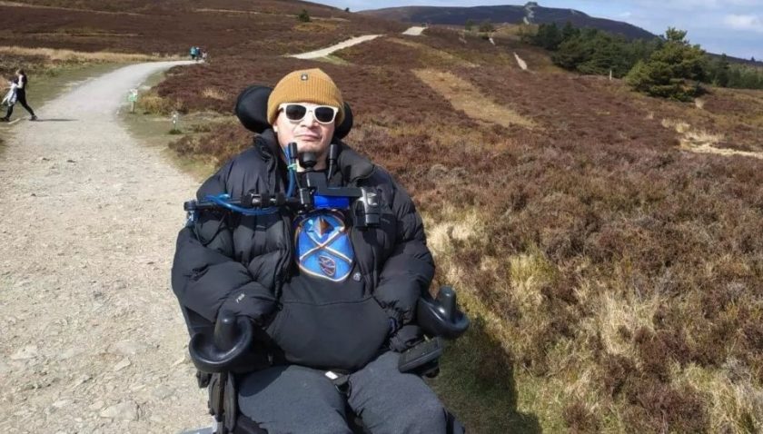 Inspirational Flintshire mans 100 miles in 23 days to raise funds for flying medics who saved his life