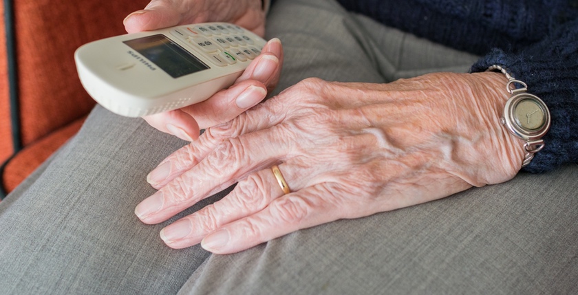Elderly Caergwrle man scammed out of thousands of pounds by fraudster