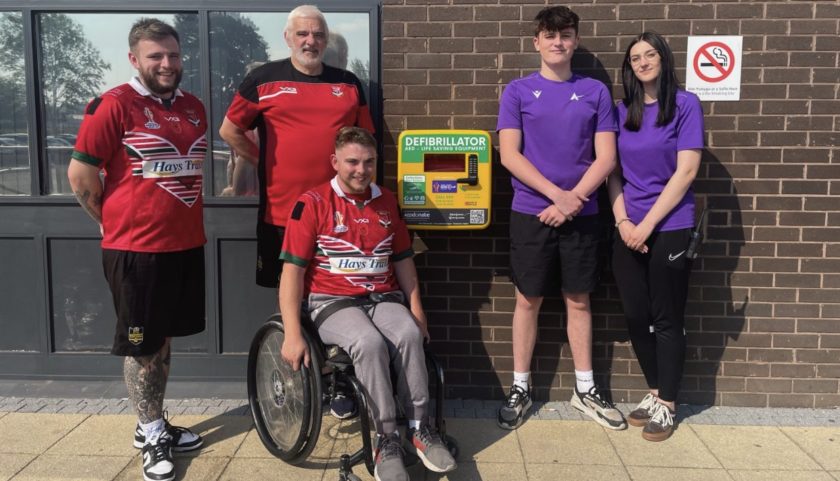 Deeside Leisure Centre receives defibrillator in joint initiative with Wales Rugby League |