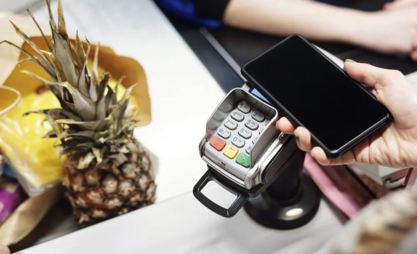 Shops’ no-cash policy discriminates against disabled people, Senedd Committee hears