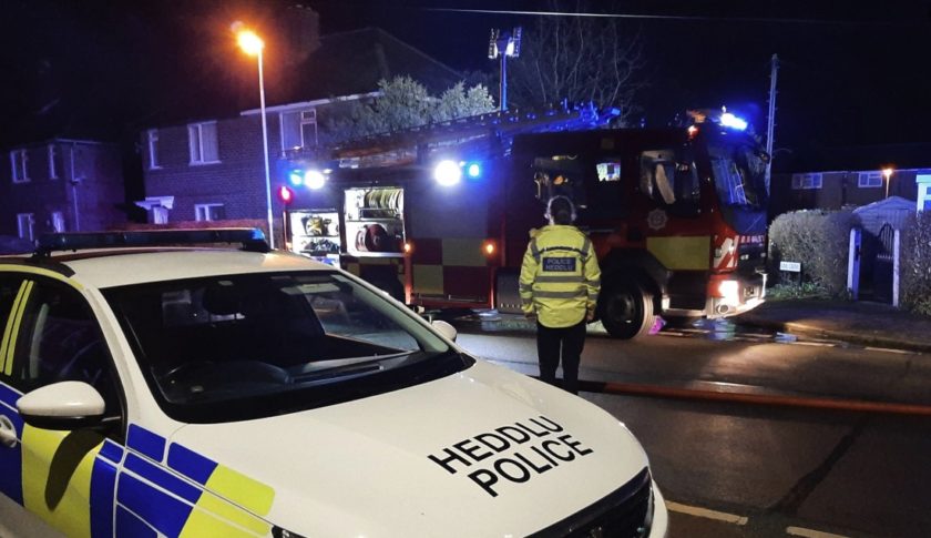 Saltney: Police appeal following fire involving two vehicles