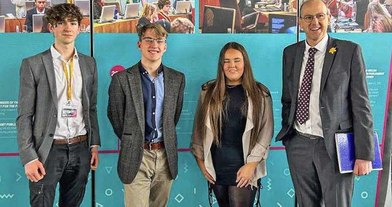 Youth Parliament representatives show ‘future is bright for Welsh democracy’, says MS
