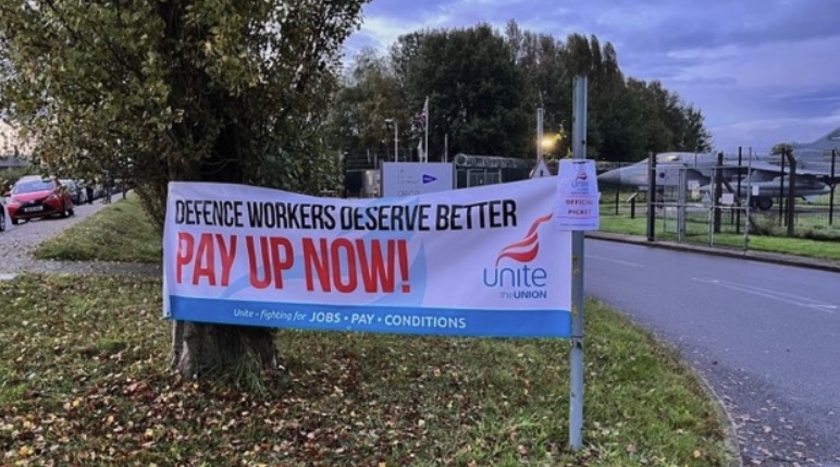 Sealand: Local politicians campaign for wage increase for Defence Equipment & Support workers