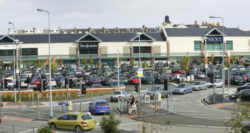 Three arrested in Flintshire following 'high-value shoplifting offence' in Llandudno 