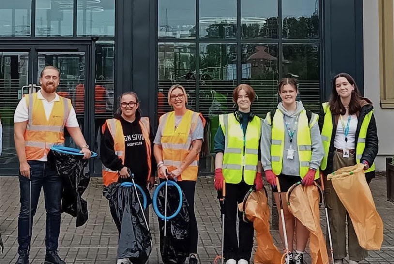 Deeside: Students join waste company in collecting college litter on World Clean-Up Day