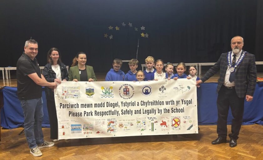 Mold primary pupils campaign to improve parking safety